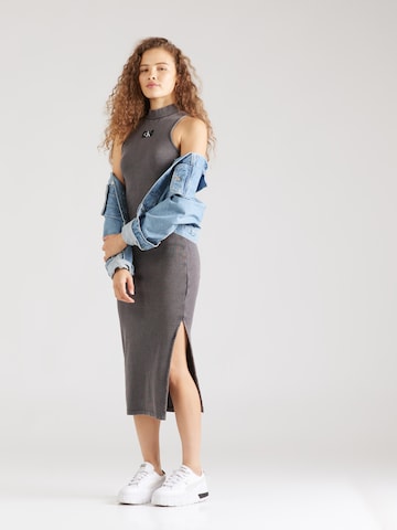 Calvin Klein Jeans Regular Kjole i grå