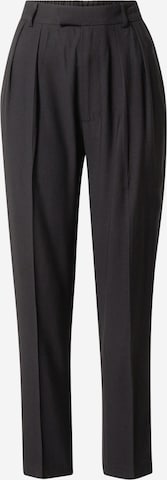 Gina Tricot Regular Pleat-Front Pants 'Mimmi' in Black: front