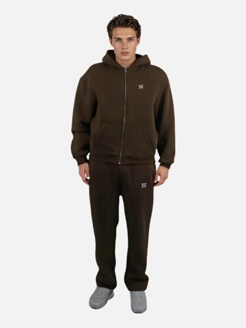 HEFTYKA Zip-Up Hoodie in Brown