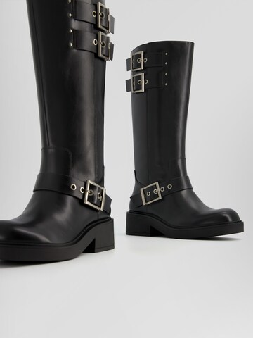 Bershka Stiefel in Schwarz