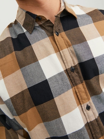 Slim fit Camicia di JACK & JONES in marrone