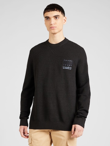 Tommy Jeans Sweater in Black: front