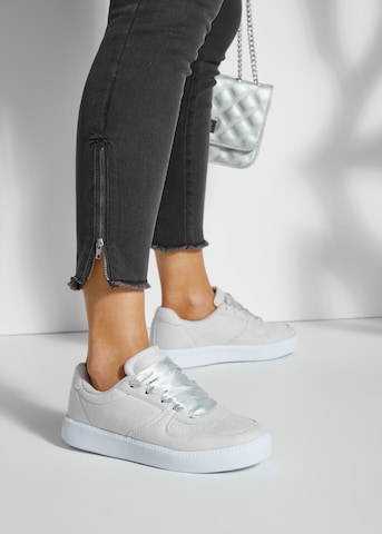 LASCANA Sneakers in Grey