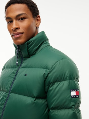 Tommy Jeans Χειμερινό μπουφάν 'ESSENTIAL' σε πράσινο