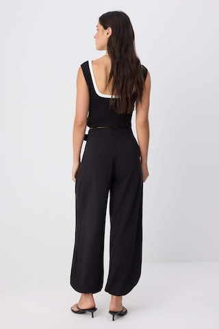 Trendyol Конический (Tapered) Брюки со складками в Черный