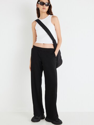 WEEKDAY Regular Broek in Zwart