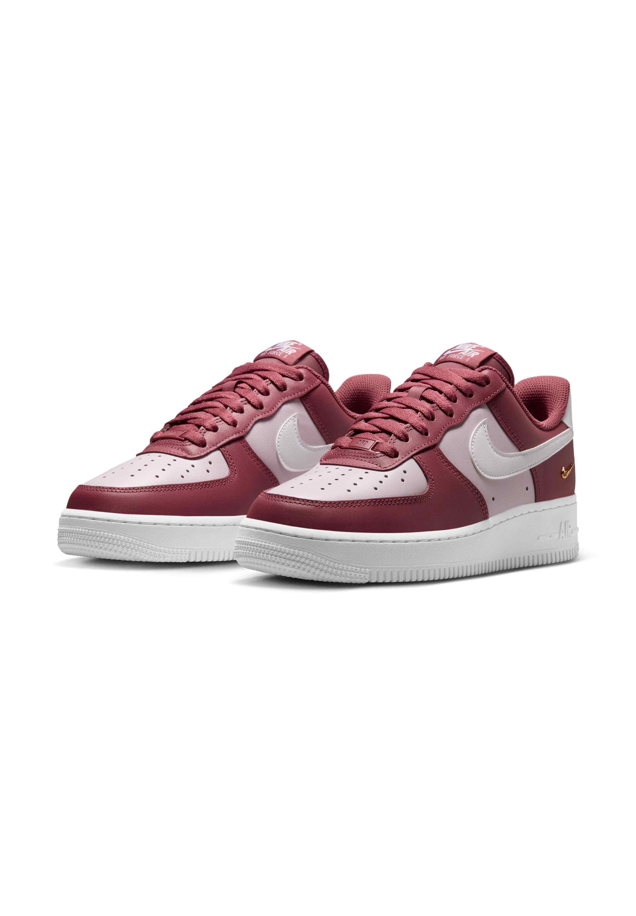 Nike Sportswear Низкие кроссовки 'Air Force 1 '07' в Ярко-розовый