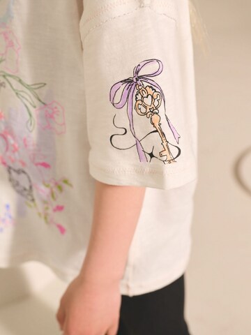 T-Shirt Next en blanc