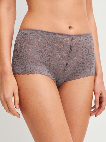 Panty 'Natural Comfort Lace' di CALIDA in marrone