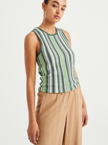 WE Fashion Top in Green: front