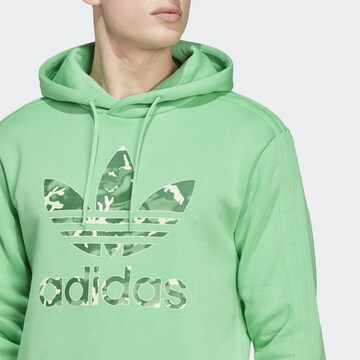 ADIDAS ORIGINALS Sweatshirt 'Graphics Camo Infill' in Groen