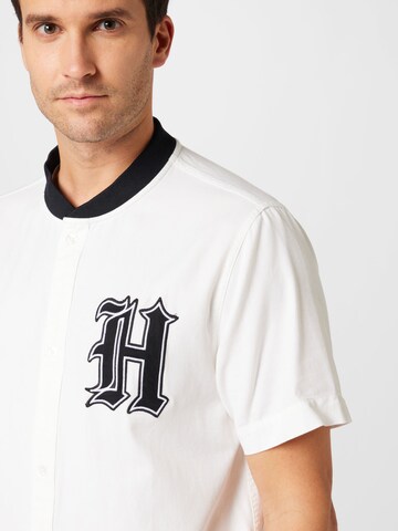 HOLLISTER - Comfort Fit Camisa em branco