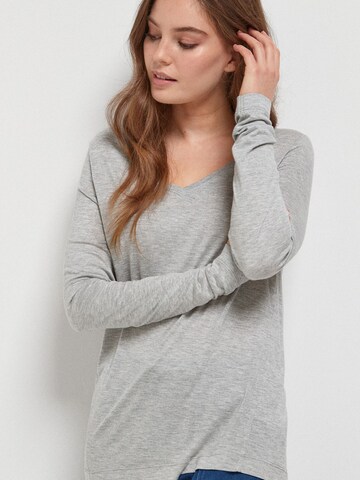 Next Shirt in Grau: Vorderseite