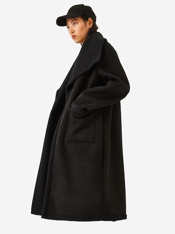 Cappotto di mezza stagione di Bianco Lucci in nero