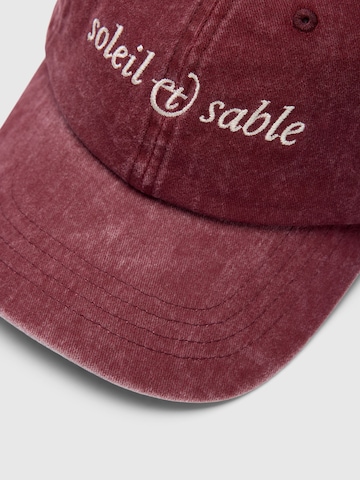 SELECTED - Gorra en rojo
