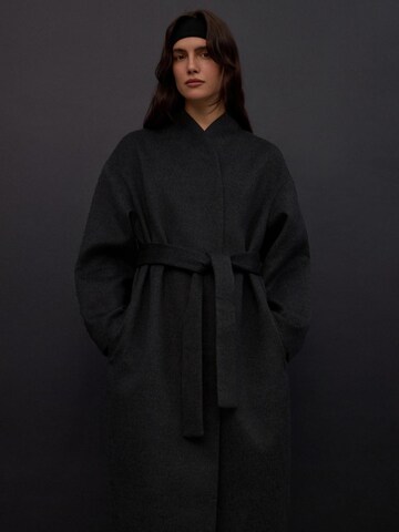 Cappotto di mezza stagione '475' di Estro in grigio