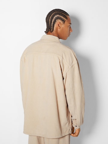 Bershka Comfort Fit Hemd in Beige