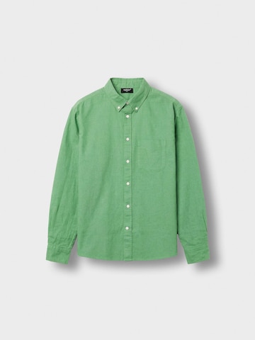 Burocs Regular fit Button Up Shirt in Green: front