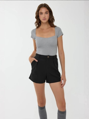 Pullover di Hiccup in grigio: frontale