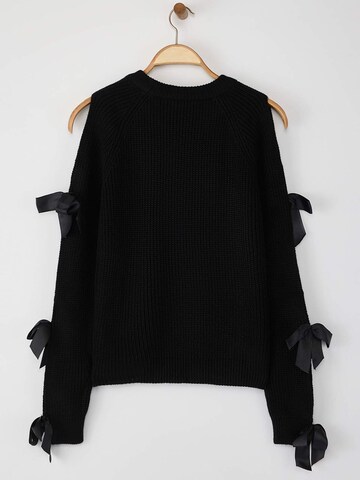 Pulover de la Trendyol pe negru