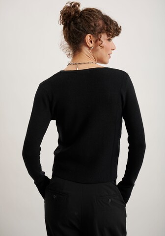 Hailys Strickjacke in Schwarz