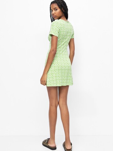 Rochie de vară de la Pull&Bear pe verde