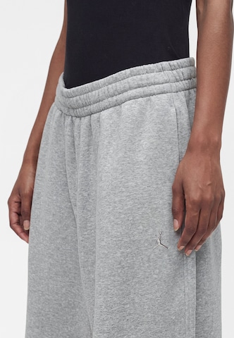 JordanTapered Hlače 'Brooklyn' - siva boja: prednji dio
