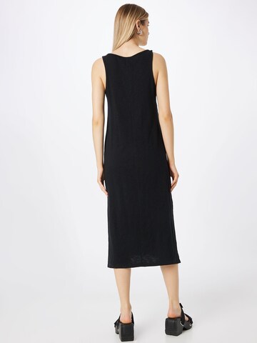 Rochie de la GAP pe negru