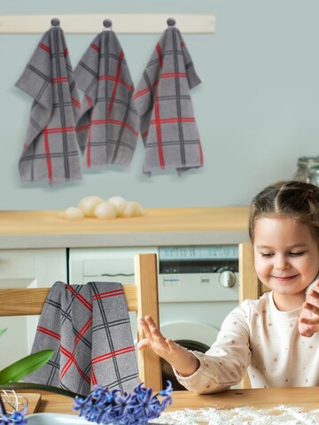 Lashuma Towel 'Lyon' in Grey