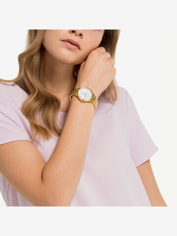 FAVS Analog Watch in Gold: front