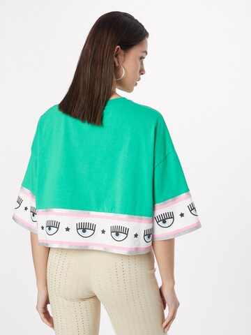 Tricou de la Chiara Ferragni pe verde