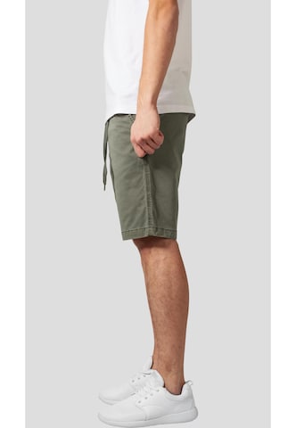 Urban Classics Regular Pants in Green