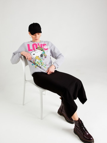 PRINCESS GOES HOLLYWOOD Sweatshirt 'Love and light' in Grau