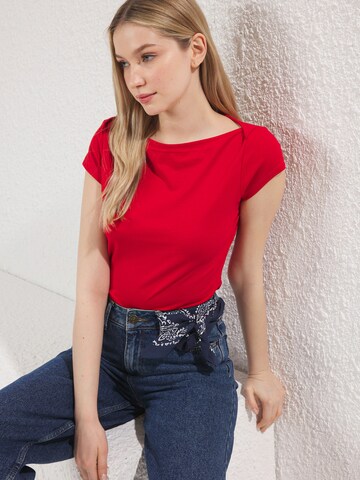 Trendyol Μπλουζάκι σε κόκκινο