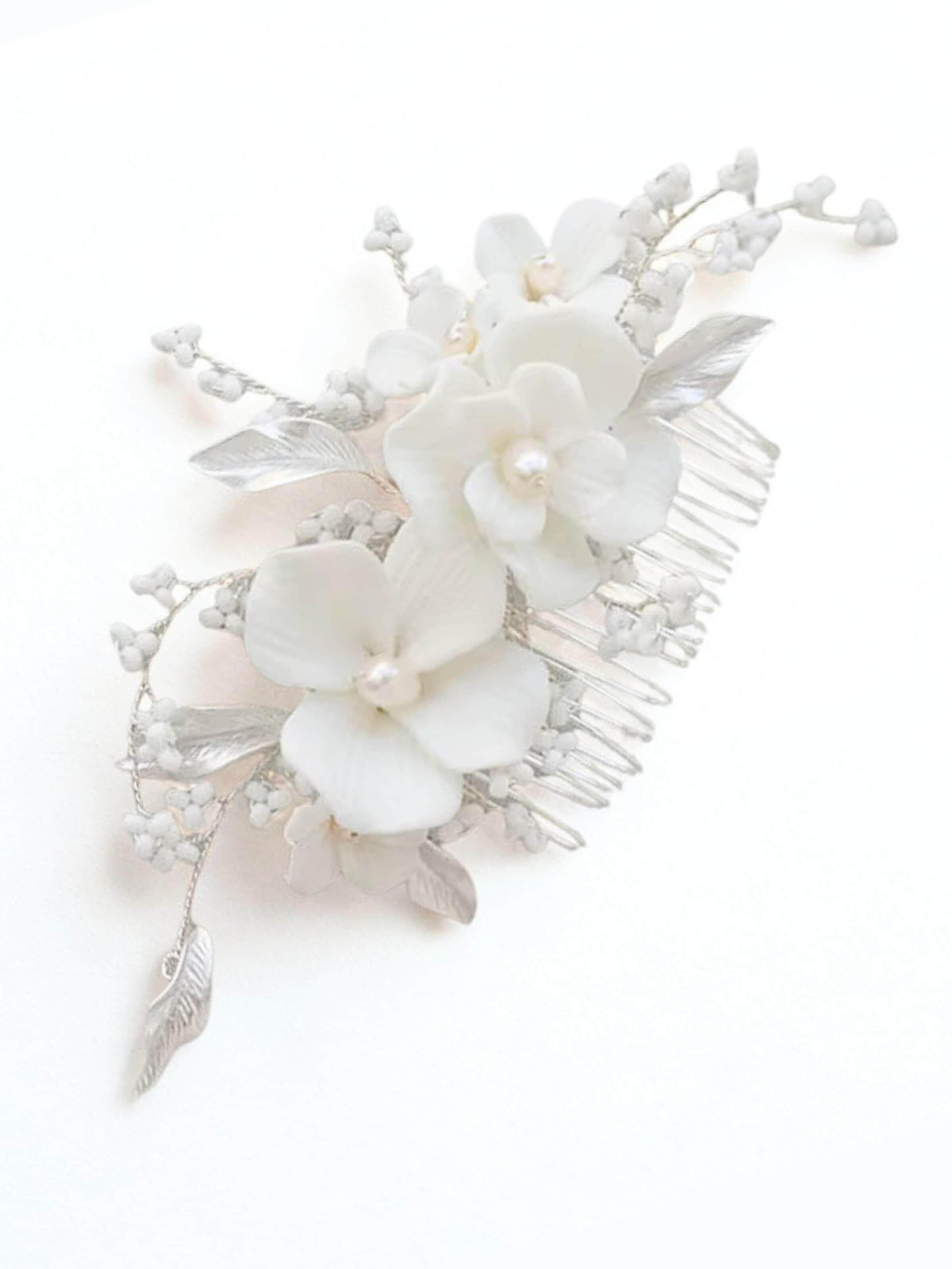 ANNIS WIESBADEN EST. 2021 Hair Jewelry 'Perlenblüten-Brauthaarkamm "Amélie" ivory, handgefertigt' in Silver: front