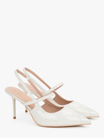 Décolleté '1693-98' di Estro in beige: frontale