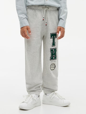 TOMMY HILFIGER Loose fit Trousers in Grey: front