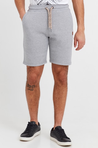 !Solid Regular Sweatshorts 'Nafko' in Grau: predná strana