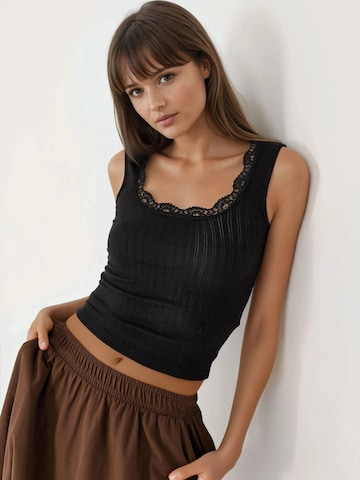 Top di Busem in nero: frontale