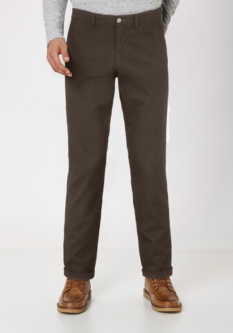 REDPOINT Slim fit Chino Pants in Brown: front