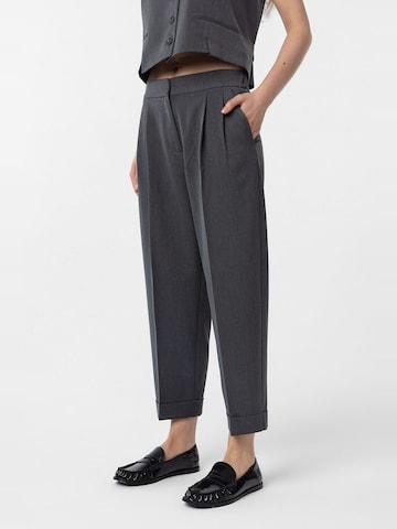 Antioch Regular Pantalon in Grijs: voorkant