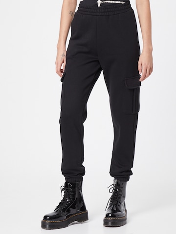 Urban Classics Tapered Cargobroek in Zwart: voorkant