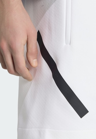 ADIDAS SPORTSWEAR Loosefit Sportshorts 'Z.N.E.' in Weiß