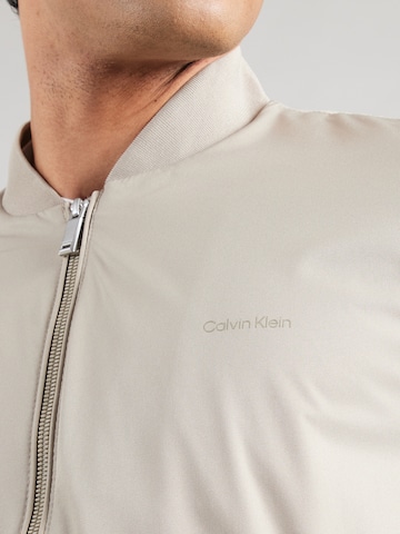 Calvin Klein - Chaqueta de entretiempo 'MATTE' en marrón
