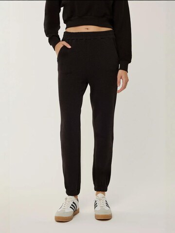 Hiccup Regular Broek in Zwart: voorkant