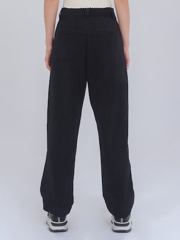 FRESHLIONS Wide leg Pleat-Front Pants 'Alma' in Black