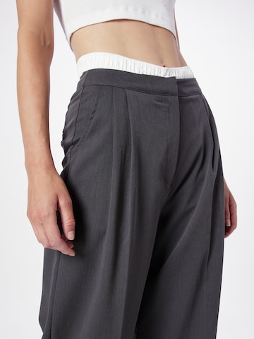 Nasty Gal Wide leg Pleat-front trousers in Grey