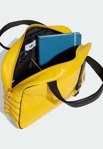 ADIDAS ORIGINALS Handtasche 'Airliner' in Gelb
