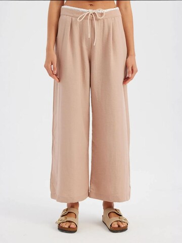 Hiccup Wide Leg Hose in Beige: Vorderseite