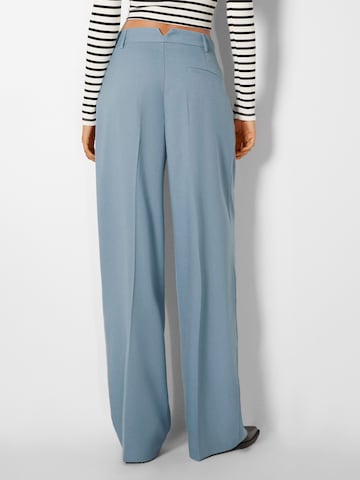 Bershka Loose fit Pleat-Front Pants in Blue